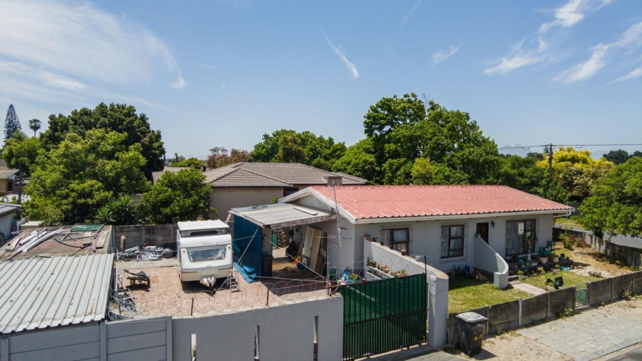 3 Bedroom Property for Sale in Peerless Park North Western Cape